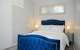 Greater London, 1 Bed London Flat, Parking, Nr Metro Stations, 15Mins To London